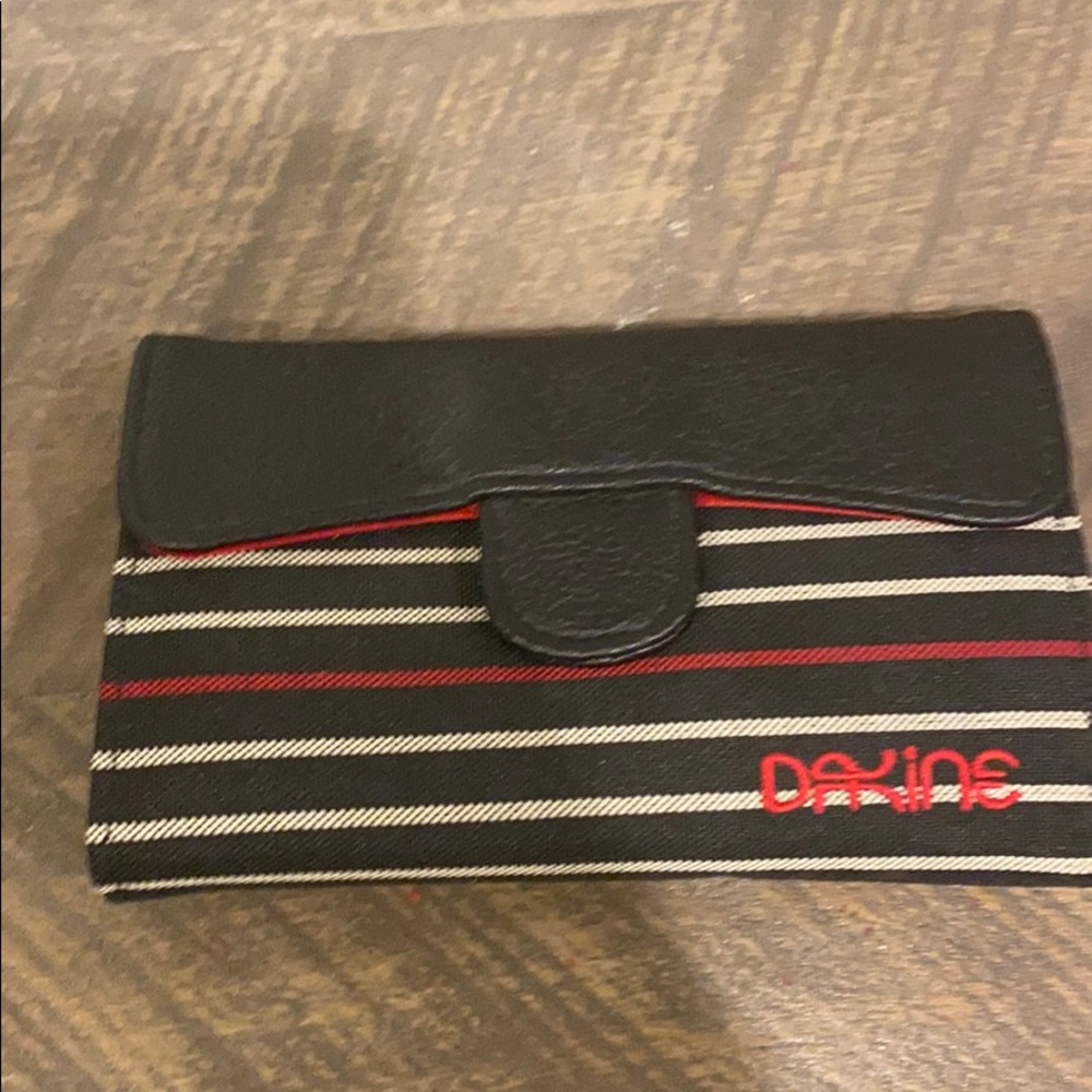 Dakine wallet